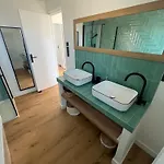Grande Maison Familiale Au Coeur Du Village, Avec Piscine Et Proche 格吕桑