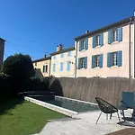 Grande Maison Familiale Au Coeur Du Village, Avec Piscine Et Proche 格吕桑