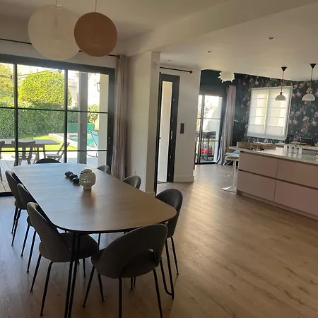 Grande Maison 6 Au Coeur Du Village, Piscine Et Proche